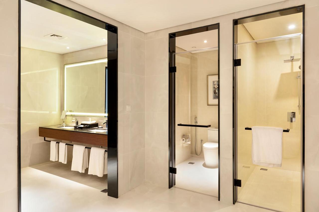 Asiana Grand Hotel Dubai Ngoại thất bức ảnh A bathroom with a shower room