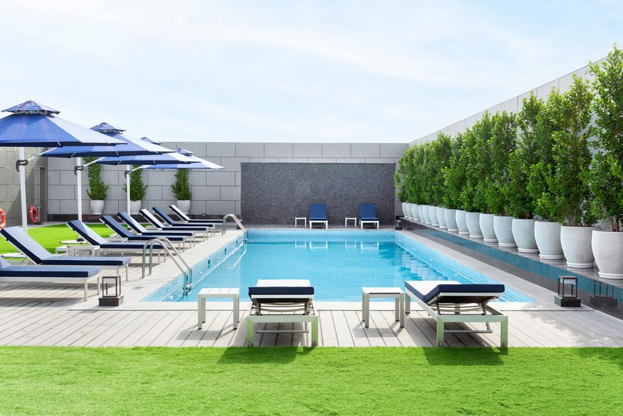 Asiana Grand Hotel Dubai Ngoại thất bức ảnh The swimming pool at the hotel