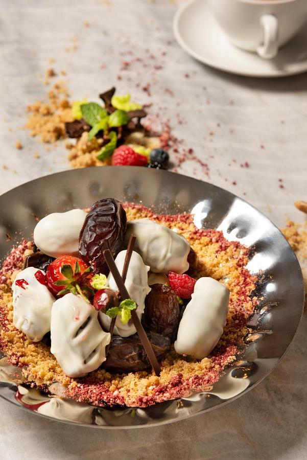 Asiana Grand Hotel Dubai Ngoại thất bức ảnh A chocolate parfait